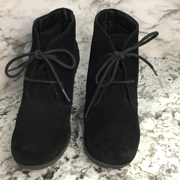 White Mountain Women's Black Ankle Lace Up Booties - Picture 4 of 12